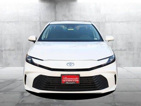 Used 2025 Toyota Camry LE FWD image 5