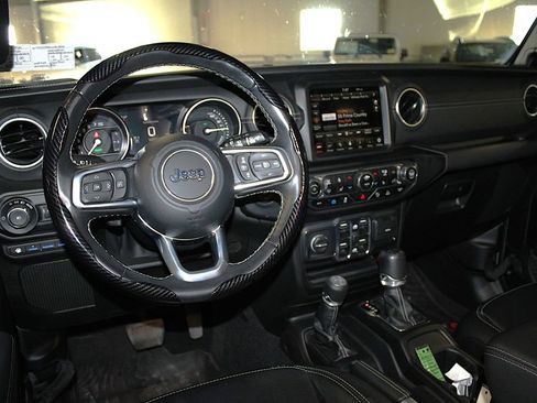 Used 2022 Jeep Wrangler Unlimited Sahara w/ Cold Weather Group AWD/4WD image 4