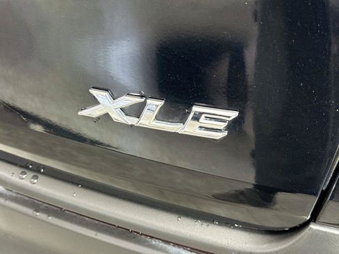 Certified 2025 Toyota Sienna XLE FWD image 15