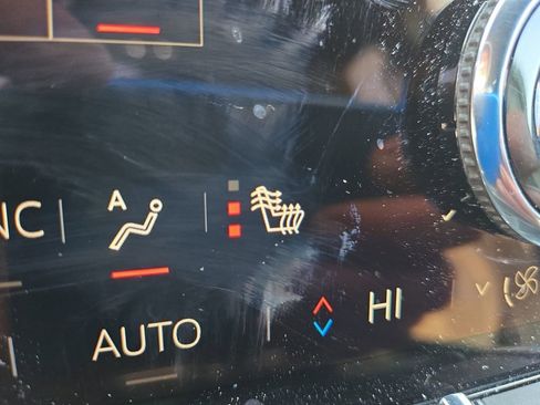 Used 2025 GMC Acadia Elevation image 24