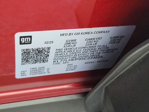 Used 2025 Chevrolet Trax LT w/ LT Convenience Package FWD image 30