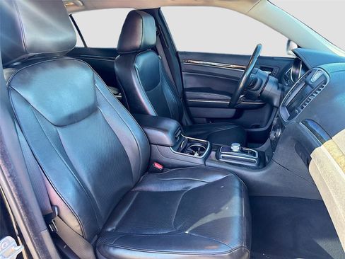 Used 2020 Chrysler 300 Limited image 31