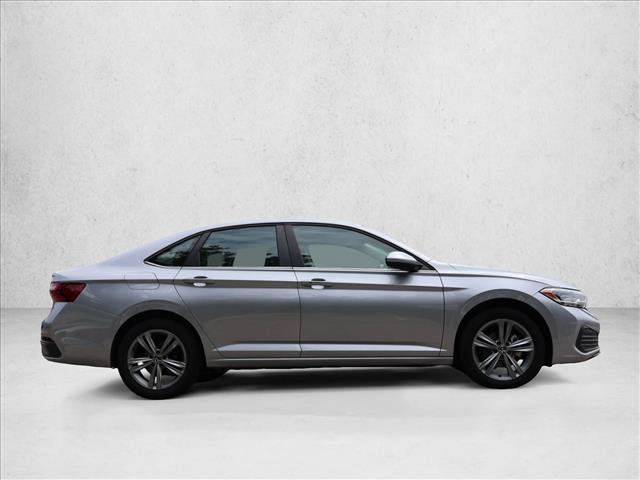 Used 2024 Volkswagen Jetta SE FWD image 4