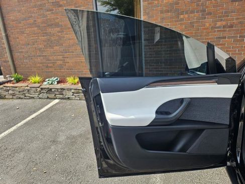 Used 2022 Tesla Model X AWD/4WD image 33
