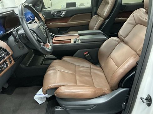Used 2024 Lincoln Navigator L Reserve image 12