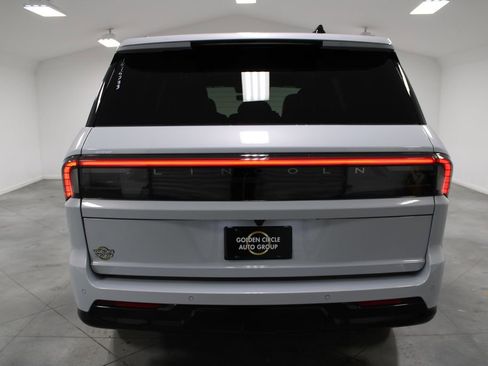 New 2025 Lincoln Navigator Reserve w/ Jet Appearance Package AWD/4WD image 7