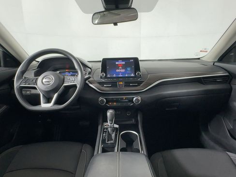 Used 2024 Nissan Altima 2.5 SV image 15