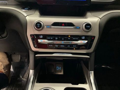 Used 2021 Ford Explorer XLT AWD/4WD image 19