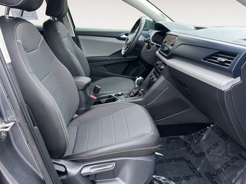 Used 2024 Volkswagen Taos SE image 9