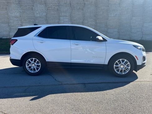 Used 2023 Chevrolet Equinox LT image 2