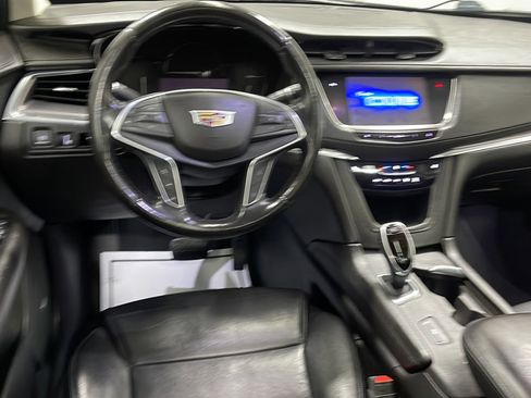 Used 2018 Cadillac XT5 Luxury w/ Driver Awareness Package FWD image 3