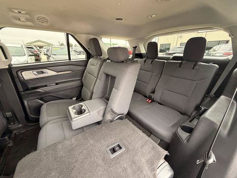 Used 2025 Ford Explorer Active AWD/4WD image 14