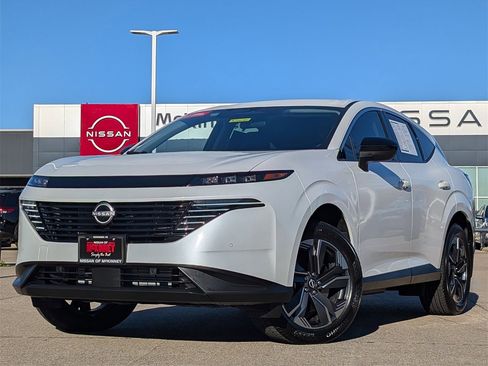 Certified 2025 Nissan Murano SV image 2