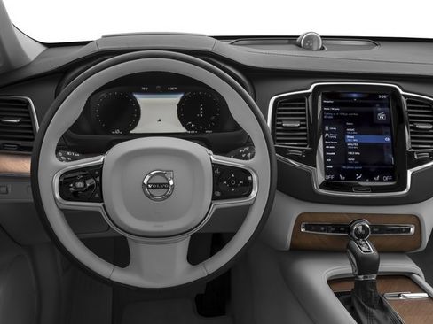 Used 2017 Volvo XC90 T6 Inscription w/ Vision Package image 7