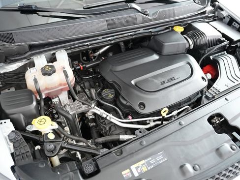 Used 2022 Chrysler Voyager LX FWD image 49