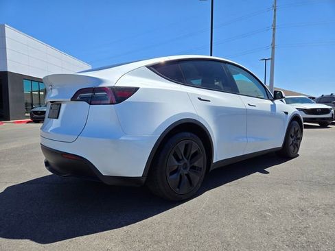 Used 2024 Tesla Model Y 2WD image 6
