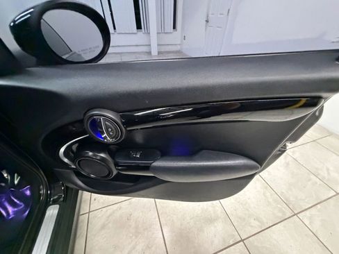 Used 2021 MINI Cooper 4-Door Hardtop image 20