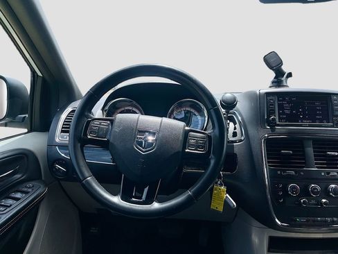 Used 2019 Dodge Grand Caravan SXT FWD image 20