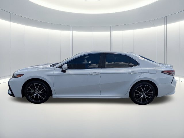 Used 2024 Toyota Camry SE FWD image 3