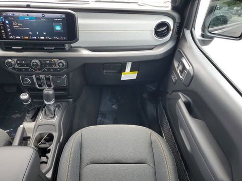 New 2025 Jeep Gladiator Sport image 19