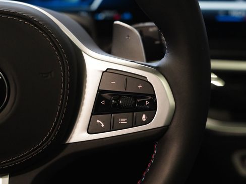 Used 2025 BMW X5 M60i image 18