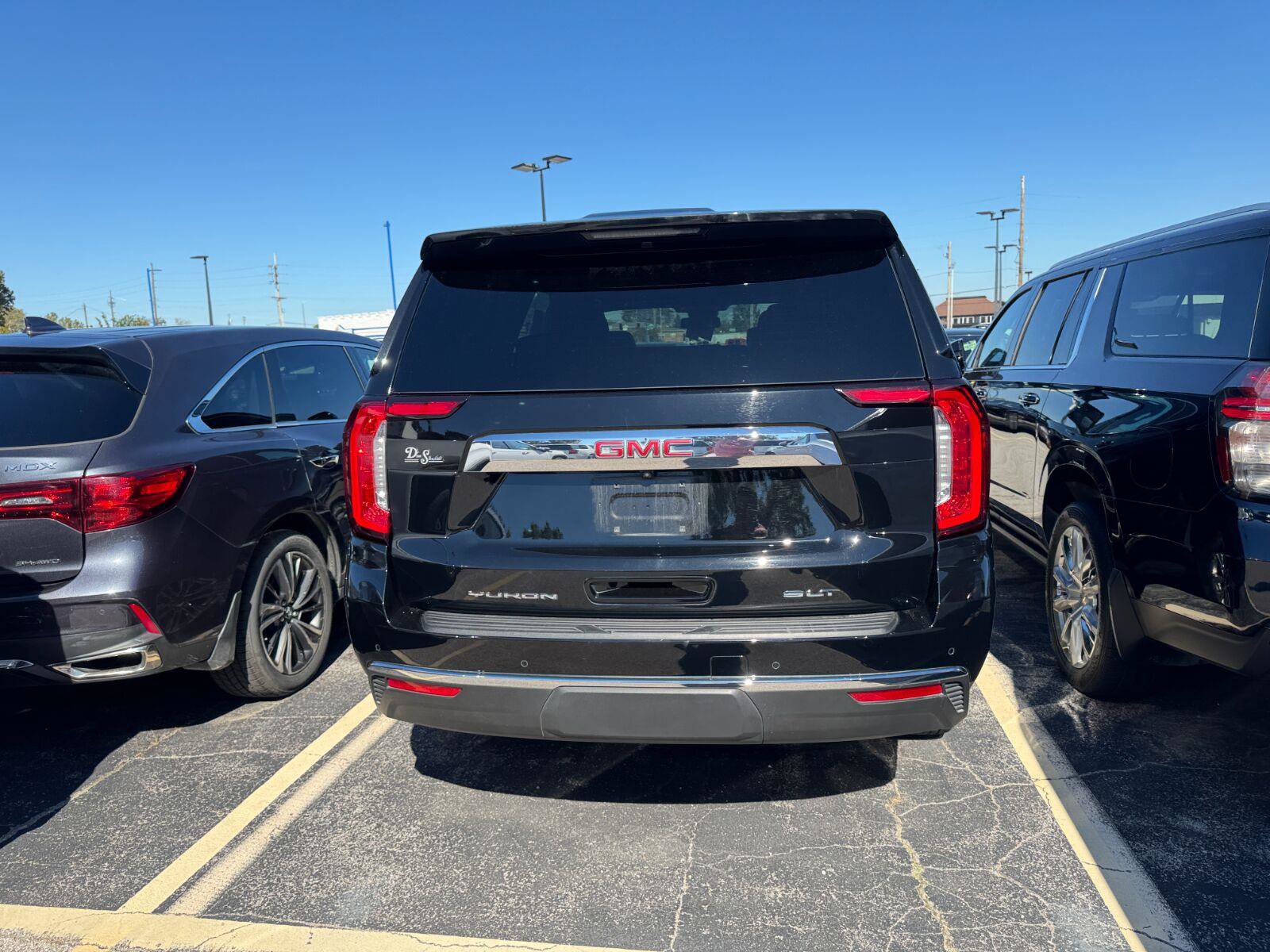 Used 2024 GMC Yukon SLT w/ SLT Luxury Package AWD/4WD image 13