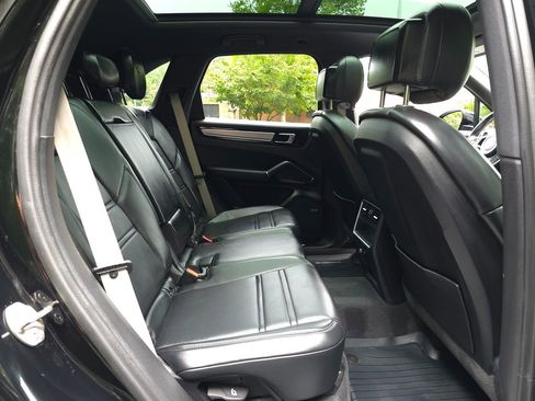 Used 2023 Porsche Cayenne Platinum Edition image 18