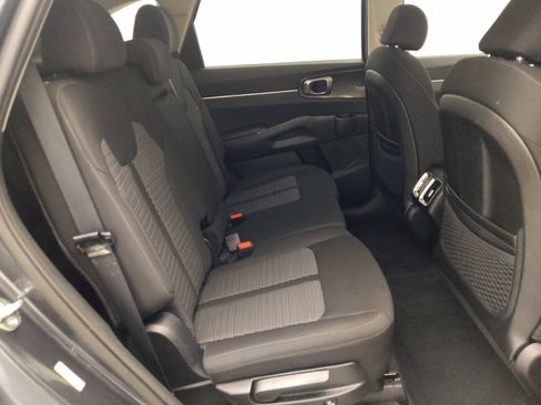 Used 2023 Kia Sorento LX FWD image 19