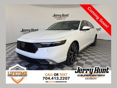 Used 2024 Honda Accord Touring image 1