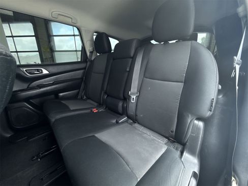 Used 2020 Nissan Pathfinder SV image 29