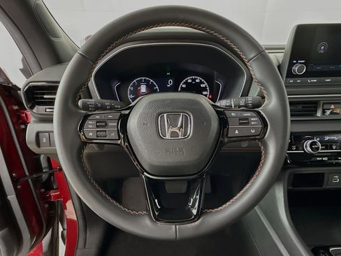 Certified 2025 Honda Pilot Sport image 11