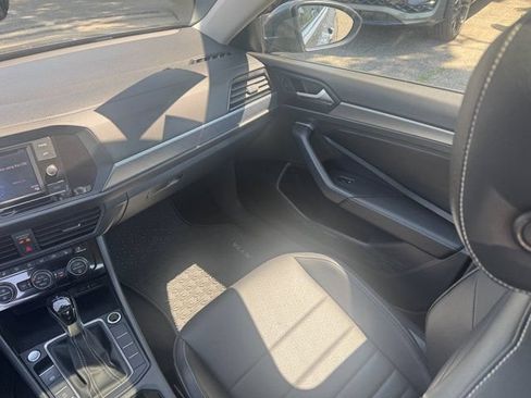Used 2023 Volkswagen Jetta SE w/ Panoramic Sunroof Package FWD image 16