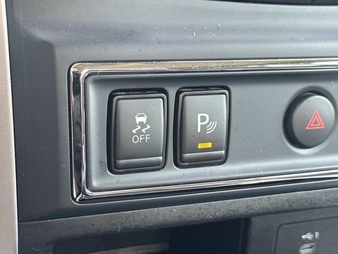 Used 2020 Nissan Titan SV w/ SV Convenience Package image 29