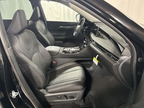 Certified 2025 INFINITI QX60 Pure image 31