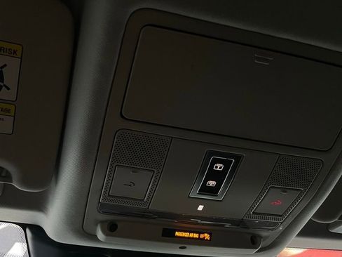 Used 2021 Land Rover Discovery Sport SE image 37