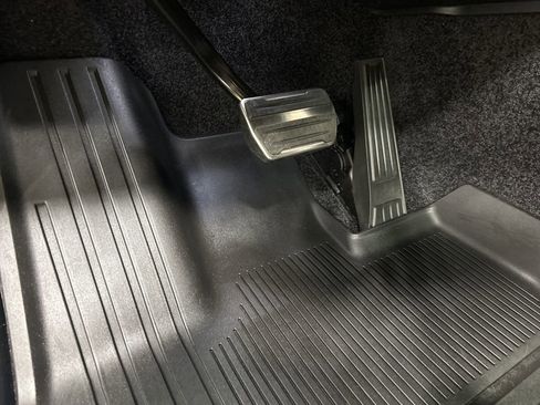 Used 2025 Land Rover Range Rover SE image 46