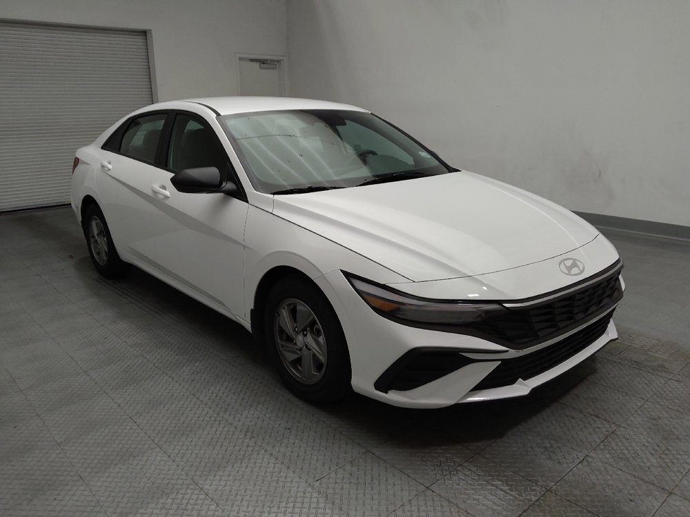 Used 2025 Hyundai Elantra SE FWD image 13