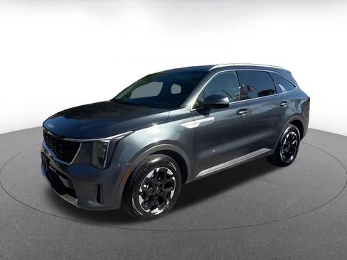 Used 2024 Kia Sorento S image 8