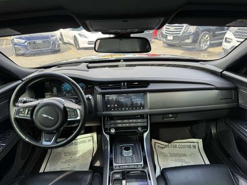 Used 2016 Jaguar XF S image 22