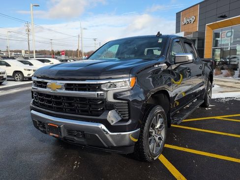 Used 2022 Chevrolet Silverado 1500 LT AWD/4WD image 4