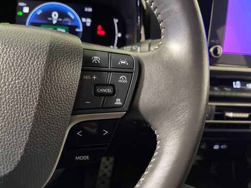 Used 2025 Toyota Camry SE FWD image 27