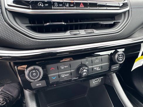 New 2026 Jeep Compass Latitude AWD/4WD image 23