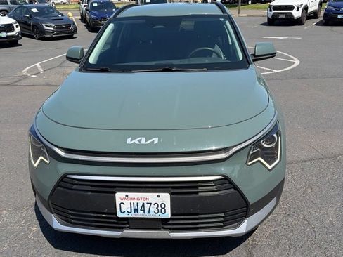 Used 2023 Kia Niro EX w/ EX Cold Weather Package FWD image 8
