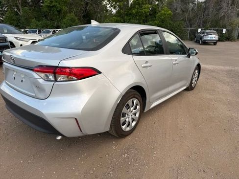 Used 2025 Toyota Corolla LE FWD image 6