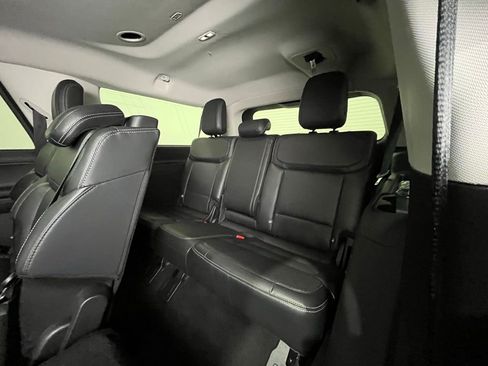 Certified 2025 Ford Expedition Max Platinum image 19