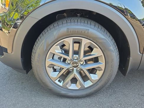 Used 2025 Kia Telluride LX FWD image 9