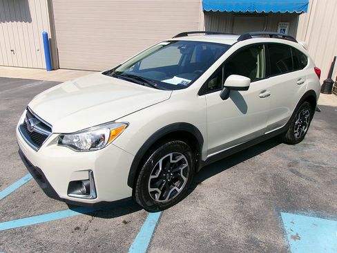 Used 2017 Subaru Crosstrek 2.0i Premium image 1