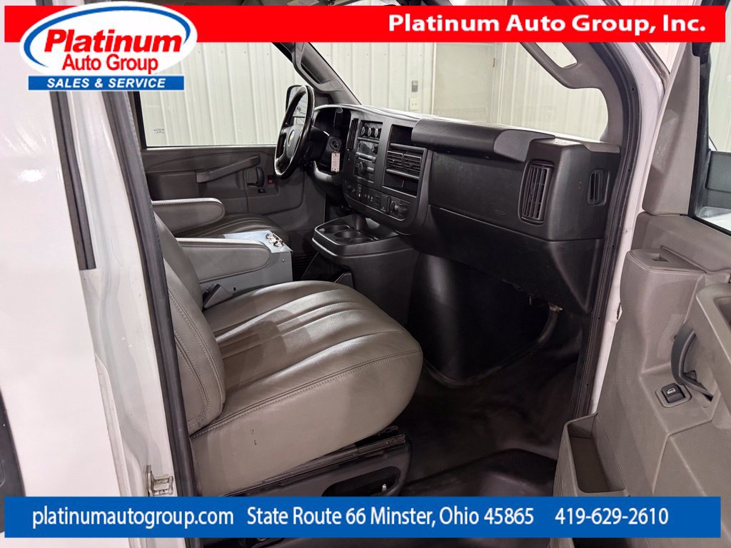Used 2020 Chevrolet Express 3500 Extended w/ Driver Convenience Package RWD image 37