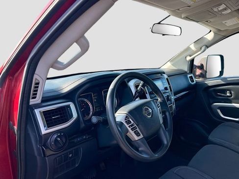 Used 2017 Nissan Titan SV AWD/4WD image 5