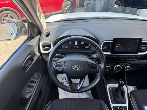 Used 2023 Hyundai Venue Limited FWD image 22